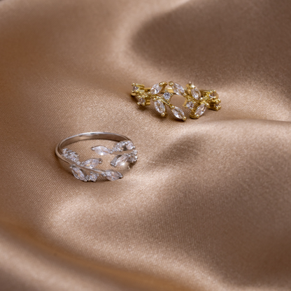 Anello Vite Dorata con Cristalli